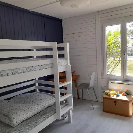 Holiday home Maison Les Pieds Dans La Quineville