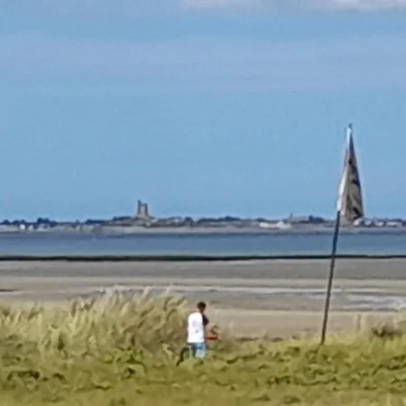 Maison Les Pieds Dans La *